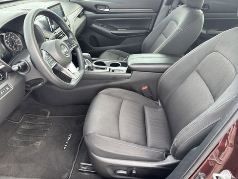 Used 2024 Nissan Altima 2.5 SV image 10