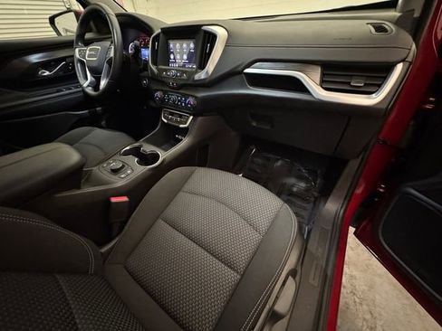 Used 2024 GMC Terrain SLE w/ Driver Convenience Package image 32