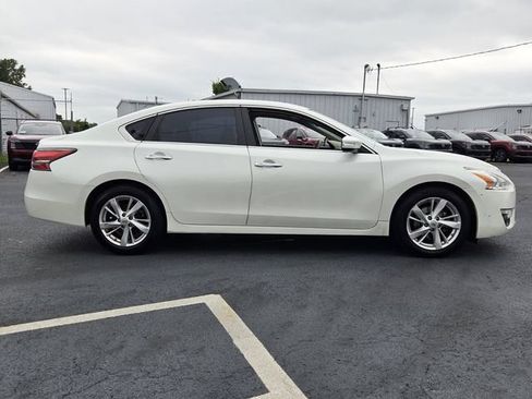Used 2014 Nissan Altima 2.5 SL w/ Moonroof Package FWD image 6