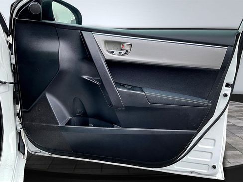 Used 2015 Toyota Corolla LE image 24