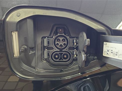 Used 2023 Nissan Ariya AWD image 29