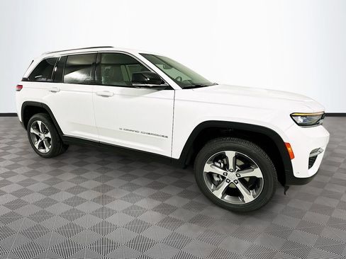 New 2025 Jeep Grand Cherokee Limited w/ Luxury Tech Group II AWD/4WD image 3