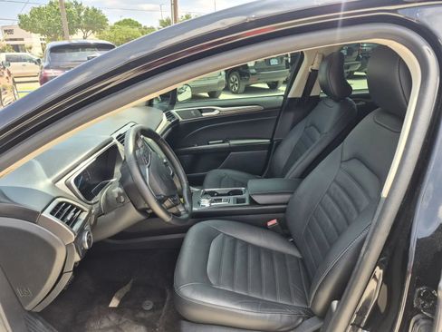 Used 2018 Ford Fusion SE w/ Fusion SE Technology Package FWD image 12