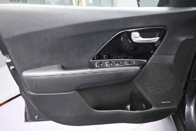 Used 2018 Kia Niro EX w/ EX Touring Graphite Edition FWD image 21
