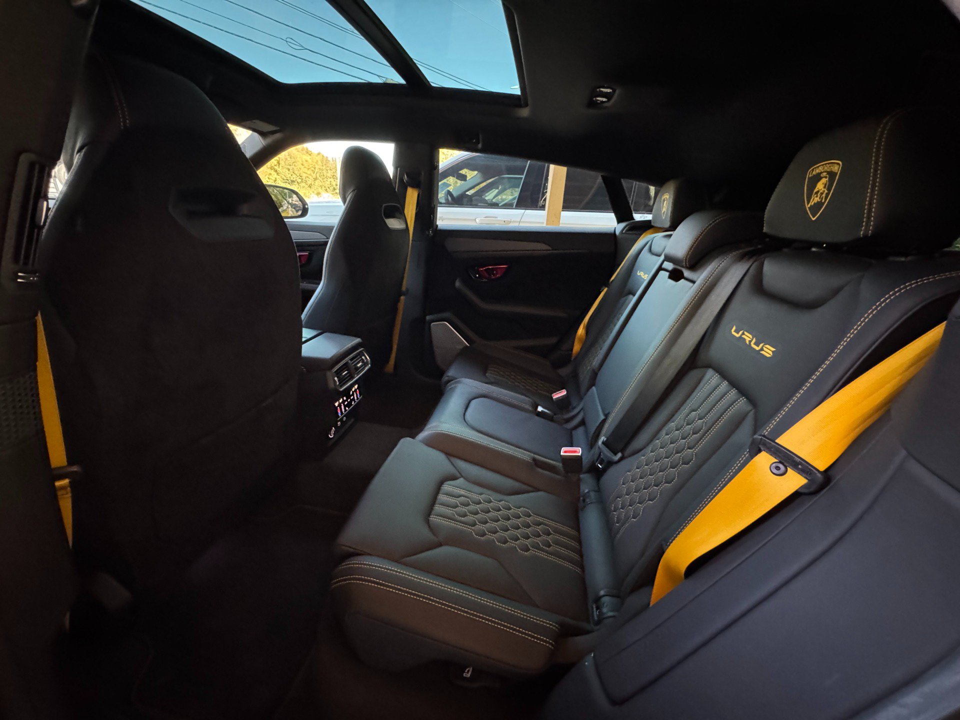 Used 2024 Lamborghini Urus Performante AWD/4WD image 49