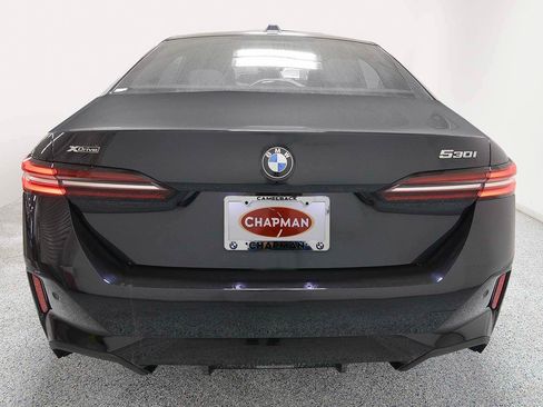 New 2027 BMW 530i xDrive w/ M Sport Package AWD/4WD image 4
