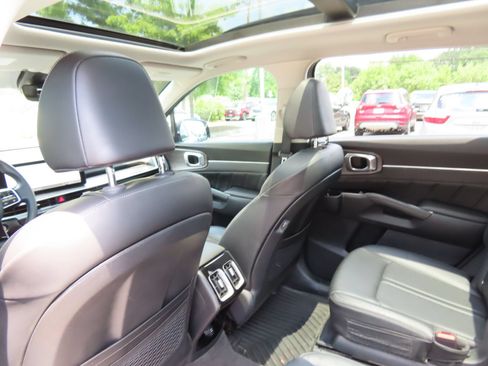 Used 2025 Kia Sorento SX AWD/4WD image 31