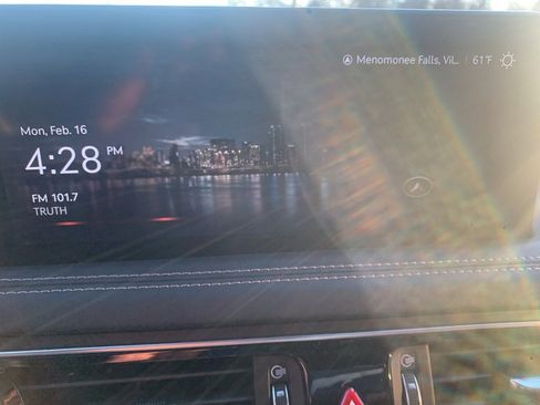 Used 2023 Genesis G70 2.0T image 25