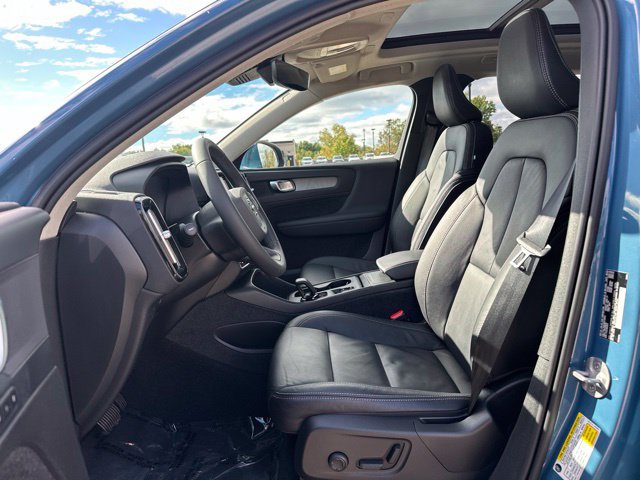 Certified 2024 Volvo XC40 B5 Core AWD/4WD image 17