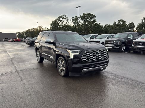 Used 2023 Toyota Sequoia Capstone AWD/4WD image 4