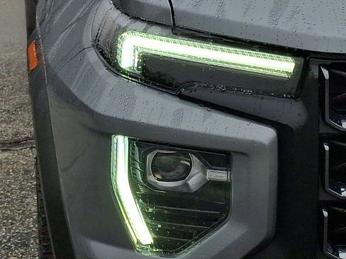 Used 2024 GMC Canyon AT4 image 9