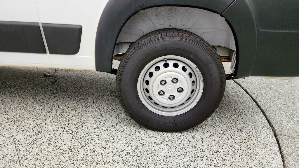 Used 2025 RAM ProMaster 2500 w/ Convenience Group FWD image 9