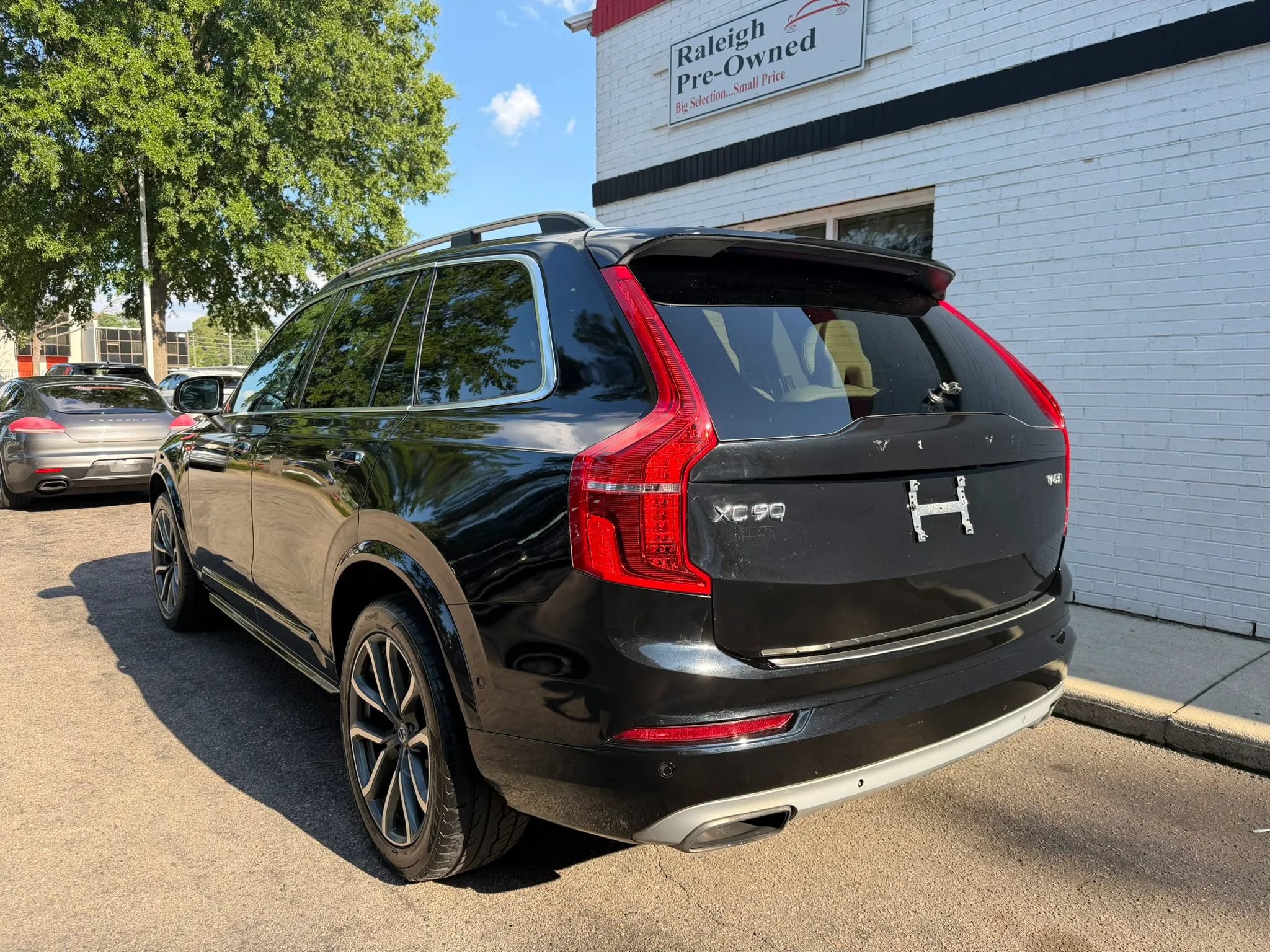 Used 2018 Volvo XC90 T6 Momentum w/ Convenience Package AWD/4WD image 7
