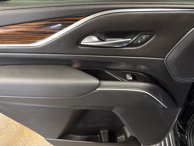 Used 2022 Cadillac Escalade Premium Luxury AWD/4WD image 21