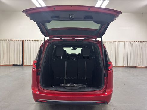 New 2026 Chrysler Pacifica Select image 28