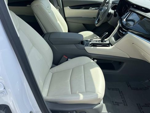Used 2025 Cadillac XT6 Premium Luxury image 25