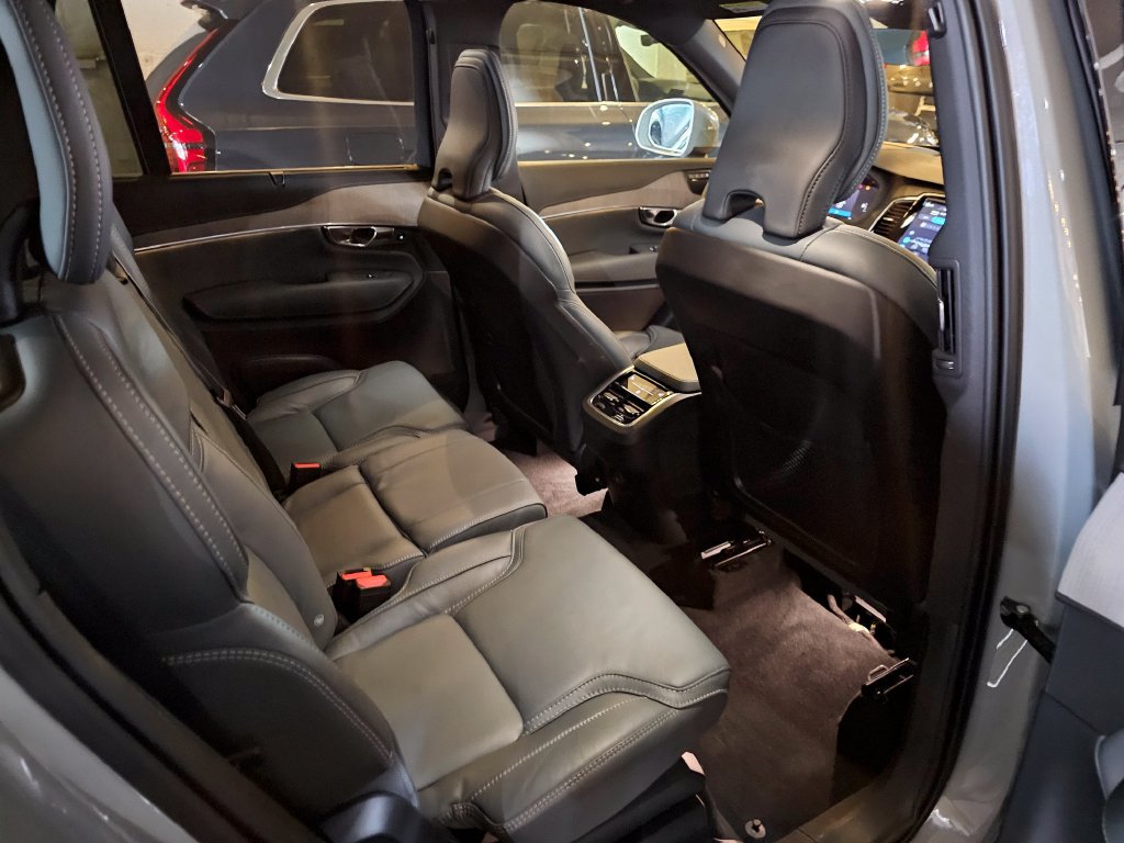 Certified 2025 Volvo XC90 B6 Ultra w/ Protection Package AWD/4WD image 8
