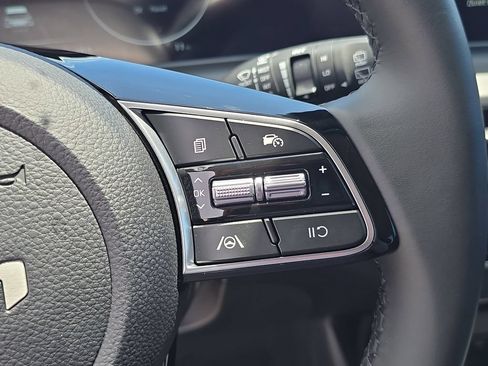 New 2026 Kia Seltos EX FWD image 32