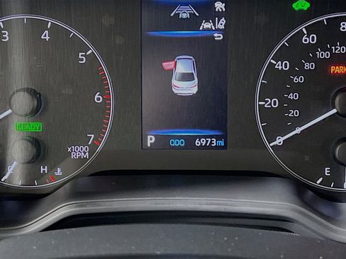 Used 2025 Toyota Corolla LE FWD image 18