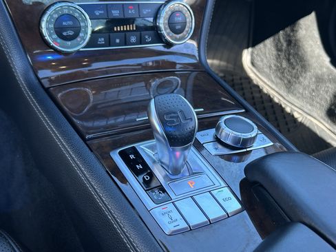 Used 2013 Mercedes-Benz SL 550 image 24