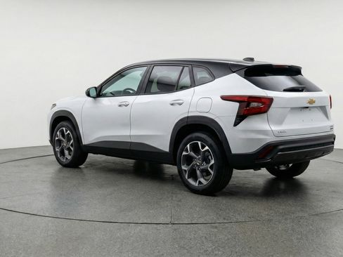 Used 2025 Chevrolet Trax LT image 6