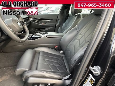 Used 2025 BMW 530i xDrive AWD/4WD image 13