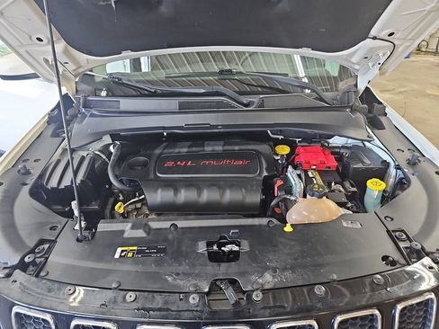 Used 2019 Jeep Compass Latitude w/ Cold Weather Group AWD/4WD image 28