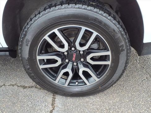 Used 2022 GMC Yukon AT4 w/ Technology Package image 12