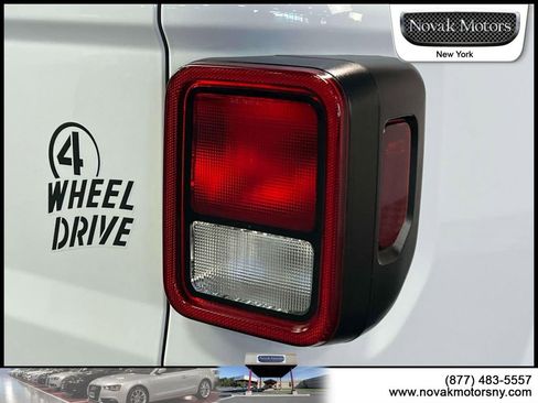 Used 2022 Jeep Gladiator Willys image 11