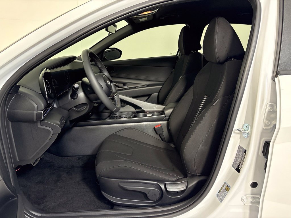 Certified 2025 Hyundai Elantra SEL FWD image 14