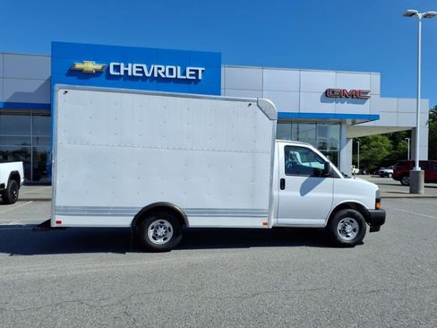 Used 2020 Chevrolet Express 3500 w/ Driver Convenience Package image 2