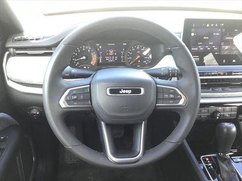 Certified 2024 Jeep Compass Latitude image 13