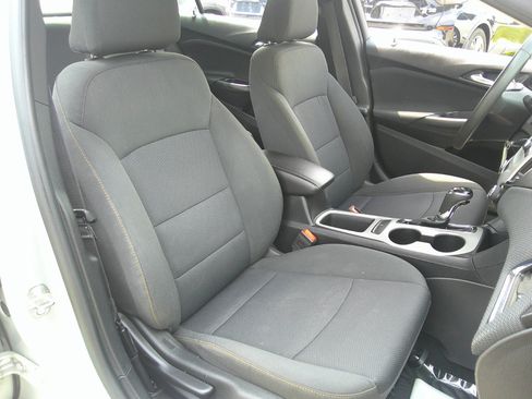 Used 2017 Chevrolet Cruze LS image 39