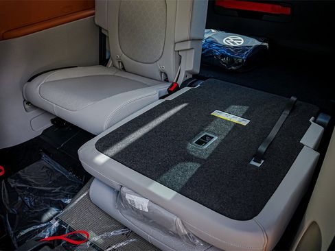 New 2025 Volkswagen ID. Buzz Pro S Plus image 30