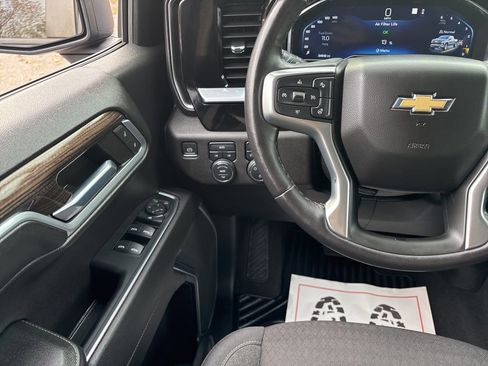 Used 2022 Chevrolet Silverado 1500 LT AWD/4WD image 16