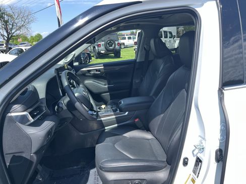 Used 2024 Toyota Highlander Limited AWD/4WD image 21