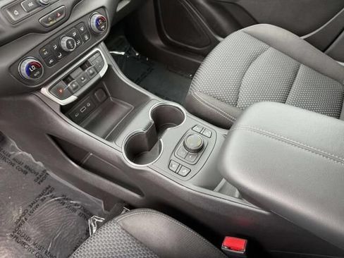 Used 2024 GMC Terrain SLE w/ Driver Convenience Package AWD/4WD image 31