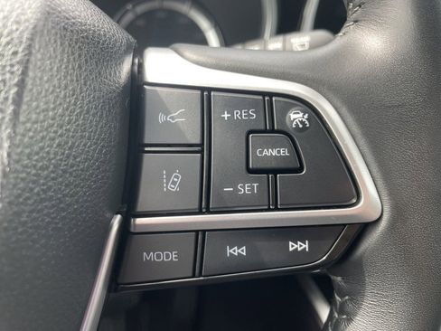 Used 2024 Toyota Highlander XLE AWD/4WD image 14