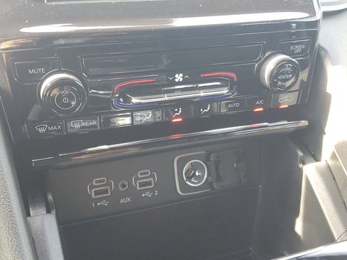 New 2025 Jeep Grand Cherokee Laredo image 18