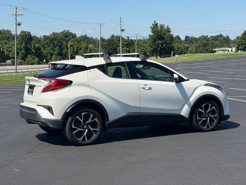 Used 2019 Toyota C-HR Limited FWD image 7