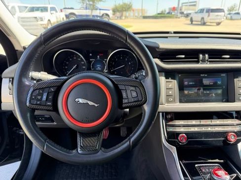 Used 2018 Jaguar XF RWD image 12