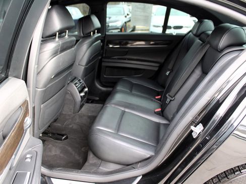 Used 2013 BMW 750i image 18