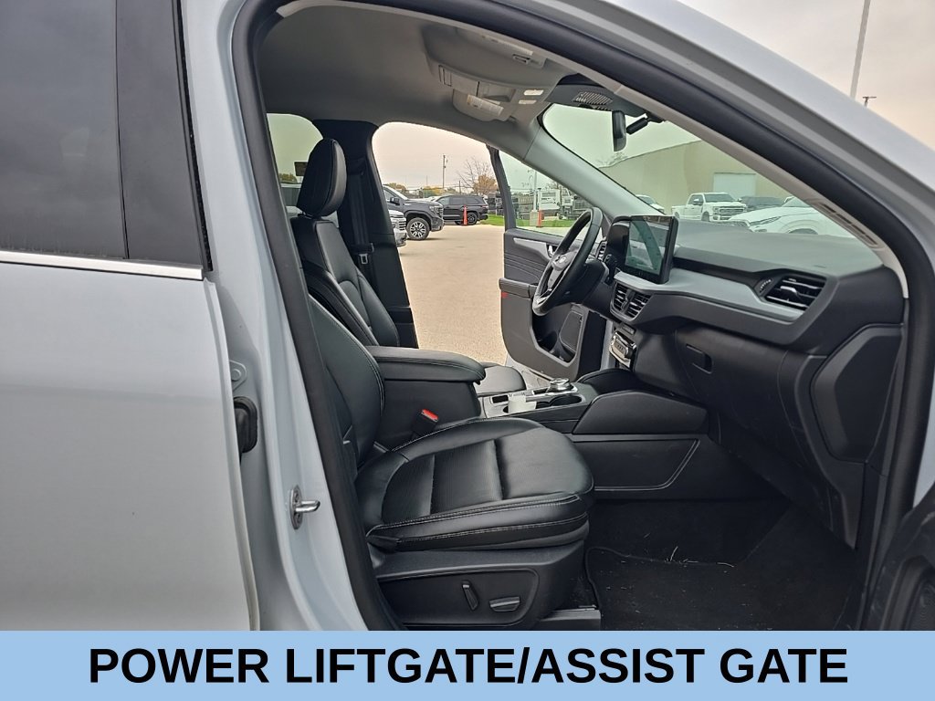 Used 2025 Ford Escape Platinum AWD/4WD image 16