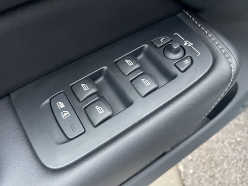 Certified 2023 Volvo XC60 B5 Ultimate image 19