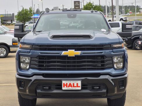 Used 2024 Chevrolet Silverado 2500 Custom w/ Custom Value Package AWD/4WD image 2