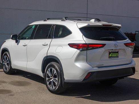 Used 2022 Toyota Highlander XLE image 8