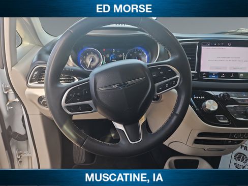 Used 2022 Chrysler Pacifica Touring-L FWD image 14
