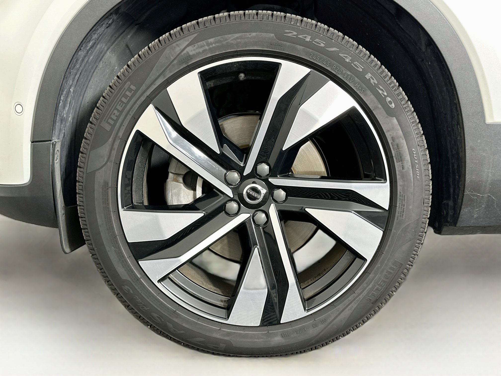 Used 2023 Volvo XC40 B5 Ultimate w/ Protection Package Premier AWD/4WD image 11