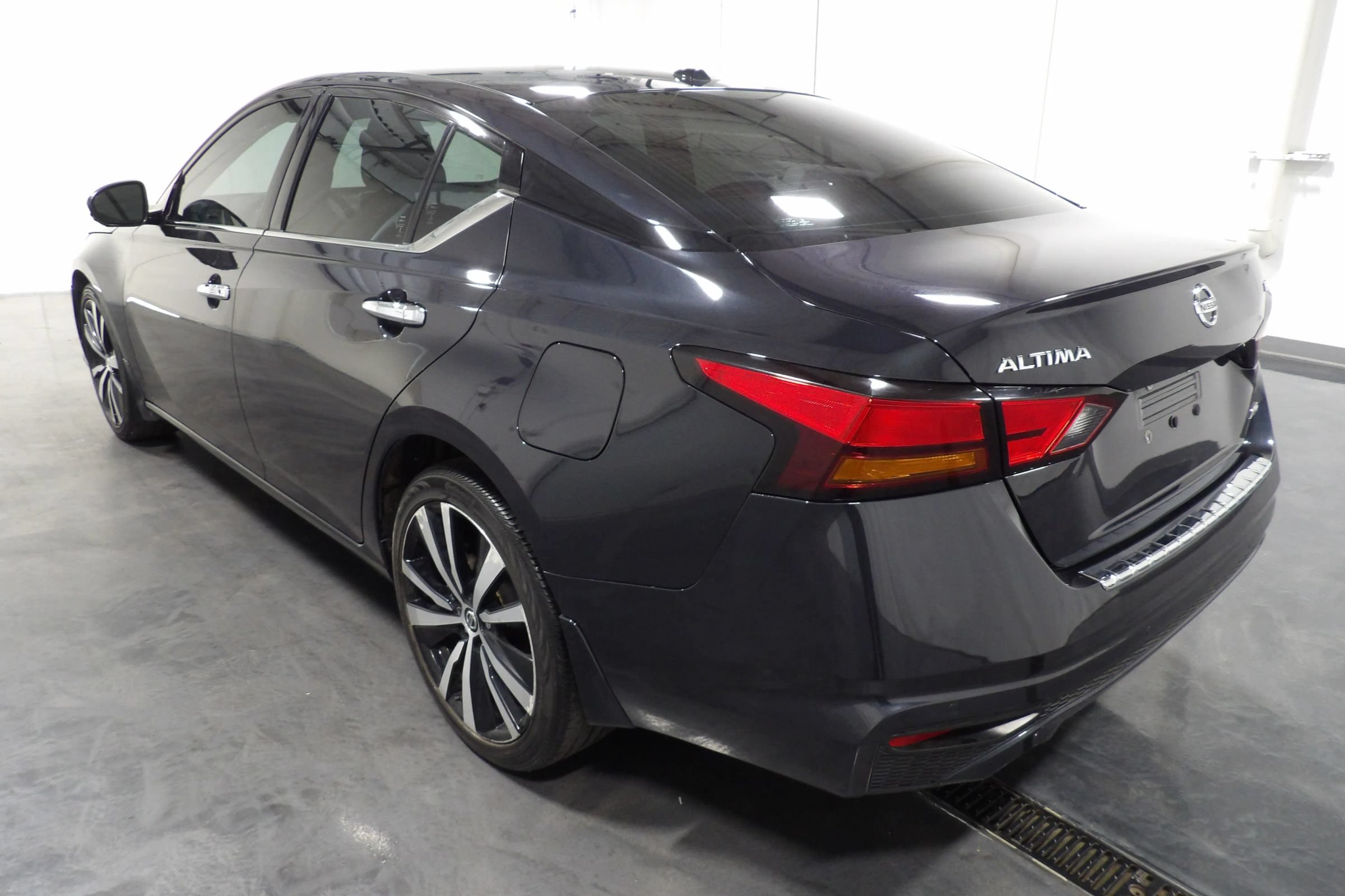 Used 2021 Nissan Altima 2.5 Platinum AWD/4WD image 6