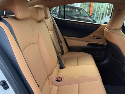 Used 2024 Lexus ES 350 w/ Premium Package image 23